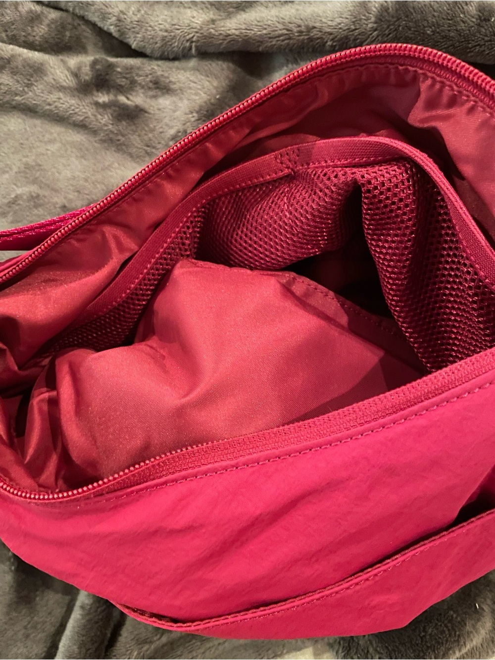 lululemon athletica Slouch Sling bag Berry Rumble 6L - Picture 5 of 5